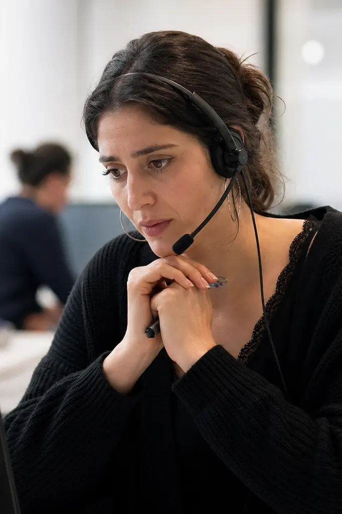 Bénévole d'association d'aide aux victimes au téléphone