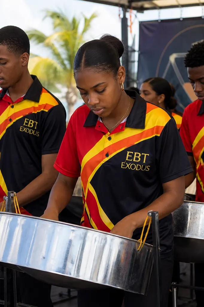 Orchestre de steelpan en concert en plein air